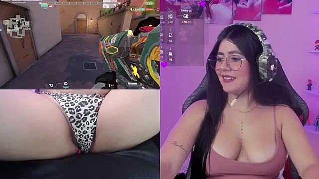 Snapshot of DanielaHang chatting on January 4, 4:00 pm DanielaHang online show from January 4, 4:00 pm
