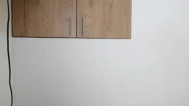 Snapshot of khloe_kaczka_ chatting on January 9, 1:24 pm khloe kaczka online show from January 9, 1:24 pm