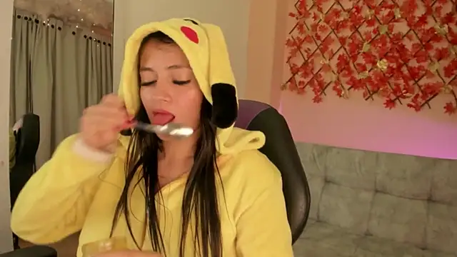 Snapshot of Sweet_Candies chatting on March 8, 4:12 am Sweet Candies online show from March 8, 4:12 am