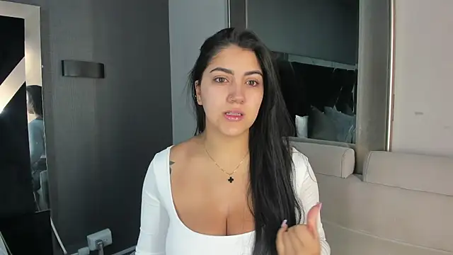 Snapshot of PaulinaDuarte chatting on April 16, 11:55 am PaulinaDuarte online show from April 16, 11:55 am