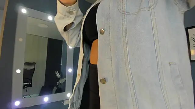 Snapshot of PaulinaDuarte chatting on April 21, 11:49 am PaulinaDuarte online show from April 21, 11:49 am