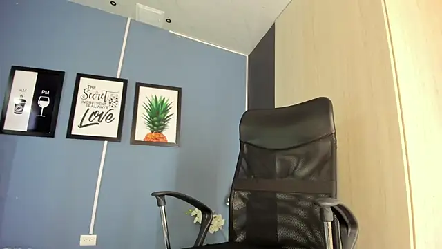 Snapshot of PaulinaDuarte chatting on April 23, 11:20 am PaulinaDuarte online show from April 23, 11:20 am