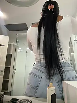Snapshot of PaulinaDuarte chatting on April 30, 11:27 am PaulinaDuarte online show from April 30, 11:27 am