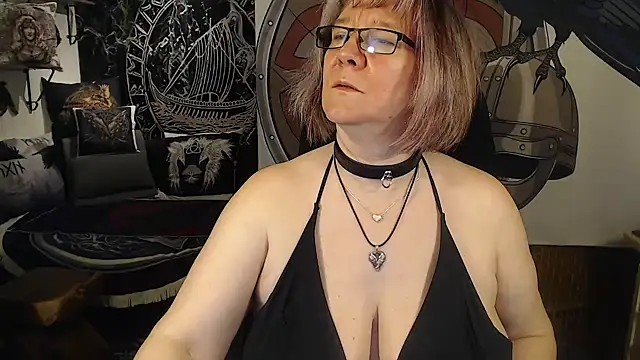 Snapshot of TittenMichelle chatting on March 8, 4:55 pm TittenMichelle online show from March 8, 4:55 pm