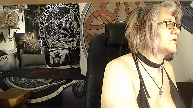 Snapshot of TittenMichelle chatting on March 12, 7:31 pm TittenMichelle online show from March 12, 7:31 pm
