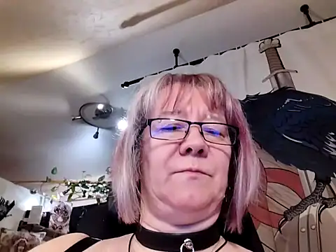 Snapshot of TittenMichelle chatting on May 6, 6:24 pm TittenMichelle online show from May 6, 6:24 pm
