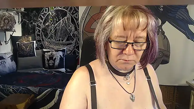 Snapshot of TittenMichelle chatting on June 2, 5:53 am TittenMichelle online show from June 2, 5:53 am