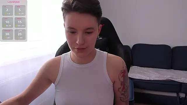 Snapshot of JessieFlower chatting on October 31, 8:26 am JessieFlower online show from October 31, 8:26 am