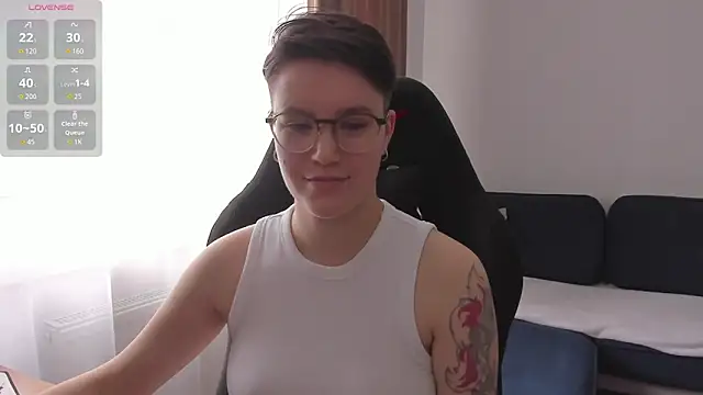 Snapshot of JessieFlower chatting on June 18, 9:14 am JessieFlower online show from June 18, 9:14 am