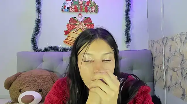 Snapshot of Emma-Wilson chatting on December 21, 4:41 am Emma-Wilson online show from December 21, 4:41 am