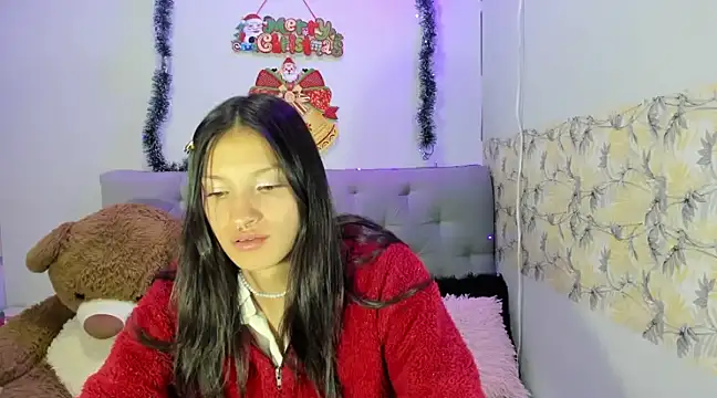 Snapshot of Emma-Wilson chatting on December 24, 3:49 am Emma-Wilson online show from December 24, 3:49 am