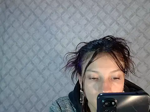 Emma-Wilson online show from March 31, 12:05 pm