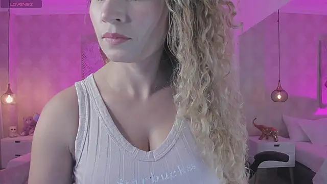 Snapshot of Shantall__ chatting on February 22, 11:02 am Shantall online show from February 22, 11:02 am