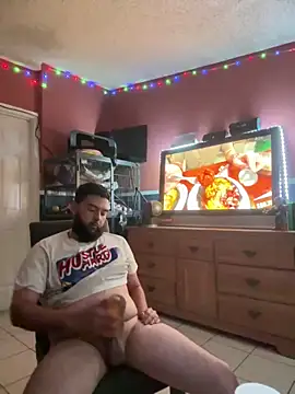 Snapshot of bigdickgio6923 chatting on December 18, 9:51 pm bigdickgio6923 online show from December 18, 9:51 pm