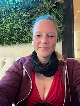 MoniqueLaFee online show from September 27, 7:57 am