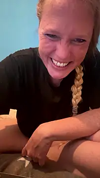 Snapshot of MoniqueLaFee chatting on July 20, 7:00 am MoniqueLaFee online show from July 20, 7:00 am