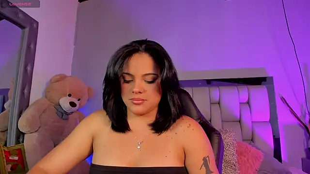 lunamartiinez online show from December 15, 12:29 am