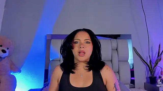 lunamartiinez online show from December 19, 7:40 pm