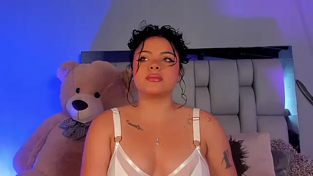 lunamartiinez online show from December 31, 6:02 pm