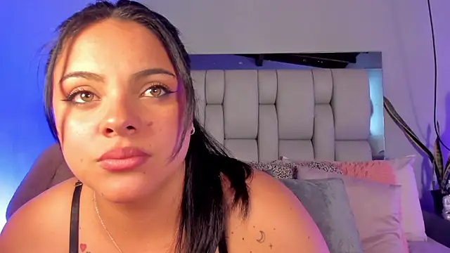 lunamartiinez online show from January 4, 8:48 pm