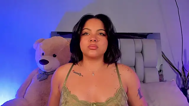 lunamartiinez online show from January 5, 11:01 pm