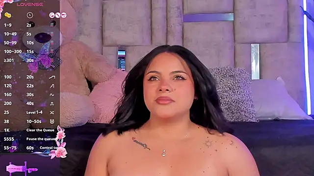 lunamartiinez online show from January 12, 8:03 pm