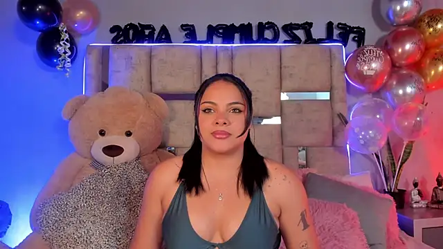 lunamartiinez online show from January 15, 8:05 pm