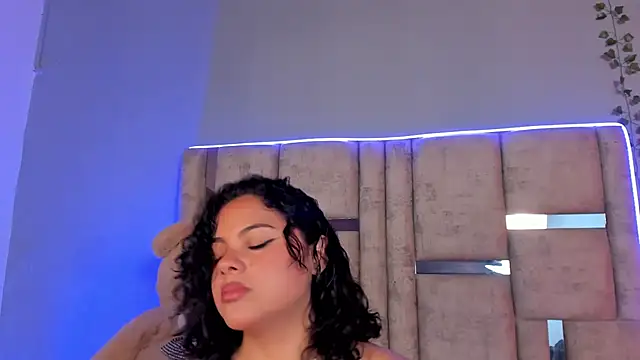 lunamartiinez online show from January 21, 7:50 pm