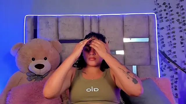 lunamartiinez online show from January 23, 7:40 pm