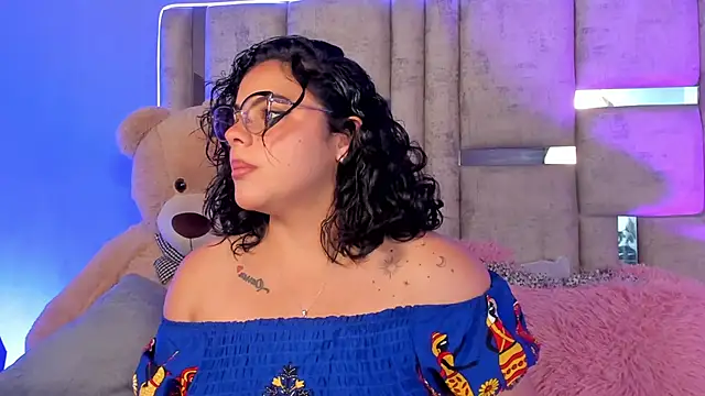 lunamartiinez online show from January 27, 7:35 pm