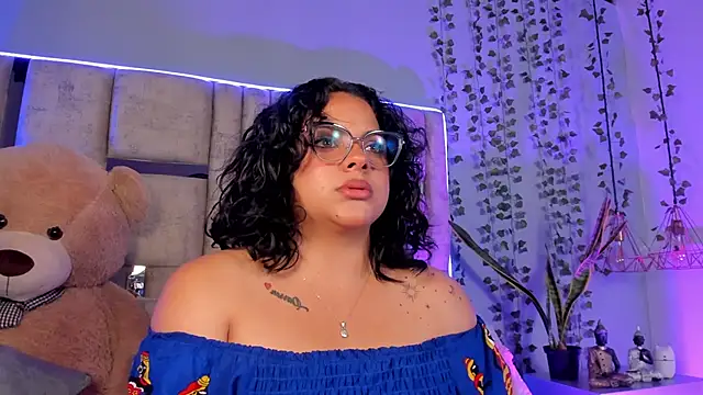 lunamartiinez online show from January 27, 10:49 pm