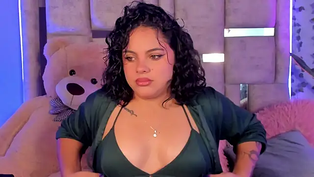 lunamartiinez online show from January 28, 7:32 pm