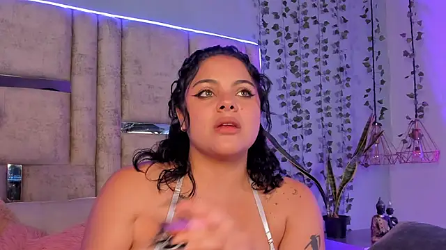 lunamartiinez online show from January 30, 1:44 am