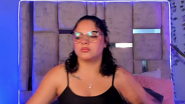 lunamartiinez online show from January 30, 7:48 pm