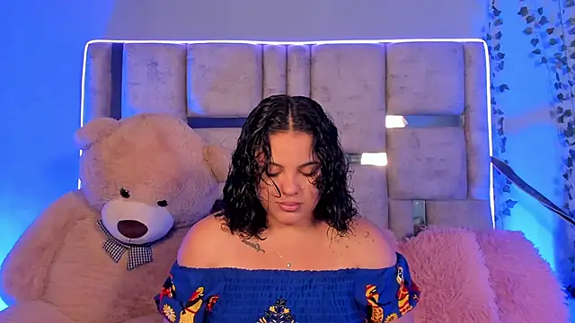 lunamartiinez online show from February 1, 7:44 pm