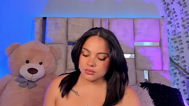 lunamartiinez online show from February 7, 7:59 pm