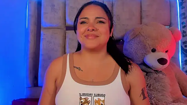 lunamartiinez online show from February 10, 10:30 pm