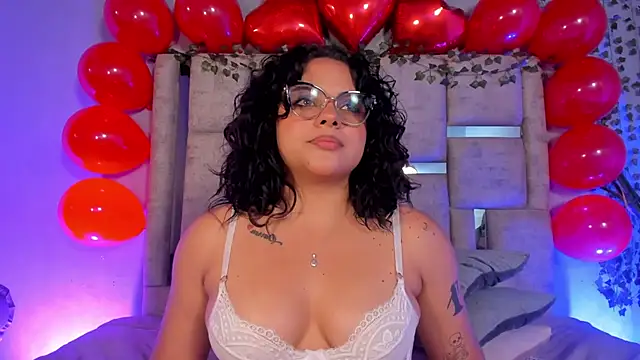 lunamartiinez online show from February 15, 2:04 am