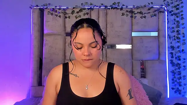 lunamartiinez online show from February 16, 12:10 pm