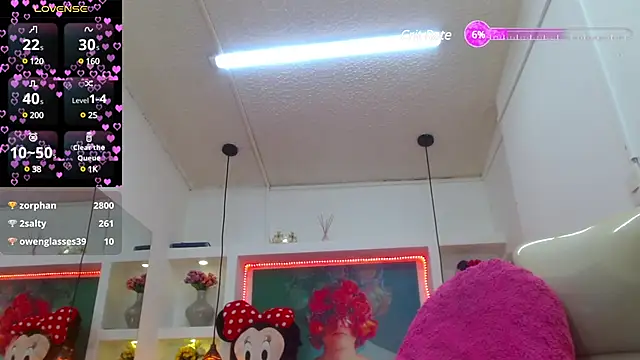 Snapshot of lorenapinto chatting on February 24, 1:57 am lorenapinto online show from February 24, 1:57 am