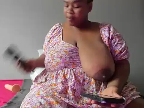 Snapshot of ThickLeeyanaX chatting on December 18, 3:44 pm ThickLeeyanaX online show from December 18, 3:44 pm