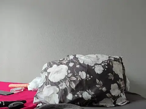 Snapshot of ThickLeeyanaX chatting on January 30, 6:24 am ThickLeeyanaX online show from January 30, 6:24 am