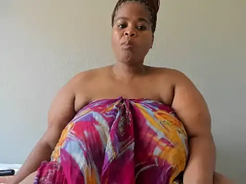 Snapshot of ThickLeeyanaX chatting on February 14, 9:24 am ThickLeeyanaX online show from February 14, 9:24 am