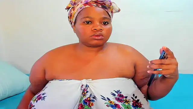 Snapshot of ThickLeeyanaX chatting on October 10, 2:38 pm ThickLeeyanaX online show from October 10, 2:38 pm