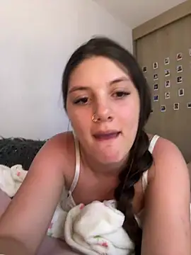 Snapshot of EmilyS__ chatting on March 14, 7:37 am EmilyS   online show from March 14, 7:37 am