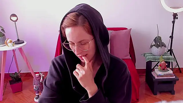 cuddlingbunny online show from December 24, 3:26 pm