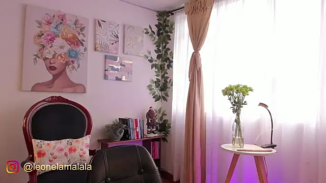 cuddlingbunny online show from November 12, 9:47 pm