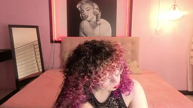Snapshot of _Androm3da_ chatting on July 6, 7:38 pm Androm3da online show from July 6, 7:38 pm