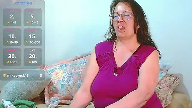 Snapshot of honeyhot_paty chatting on December 6, 10:19 pm honeyhot paty online show from December 6, 10:19 pm