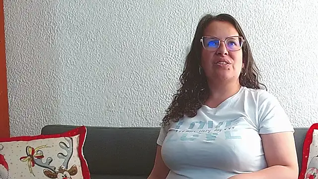 Snapshot of honeyhot_paty chatting on December 8, 6:06 pm honeyhot paty online show from December 8, 6:06 pm